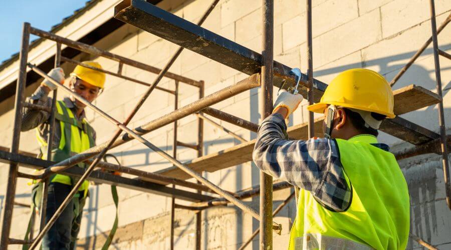 Professional gutter cleaning in Ivanhoe, CA